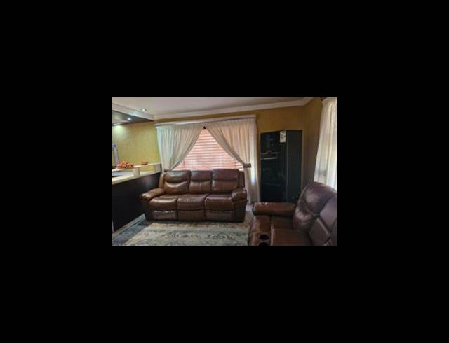 4 BEDROOM HOUSE FOR SALE IN THE ORCHARDS